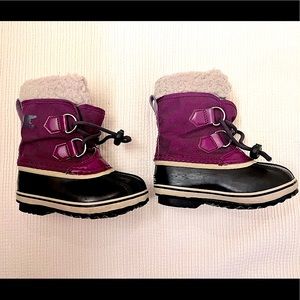 Sorel winter snow boots toddler size 8.
